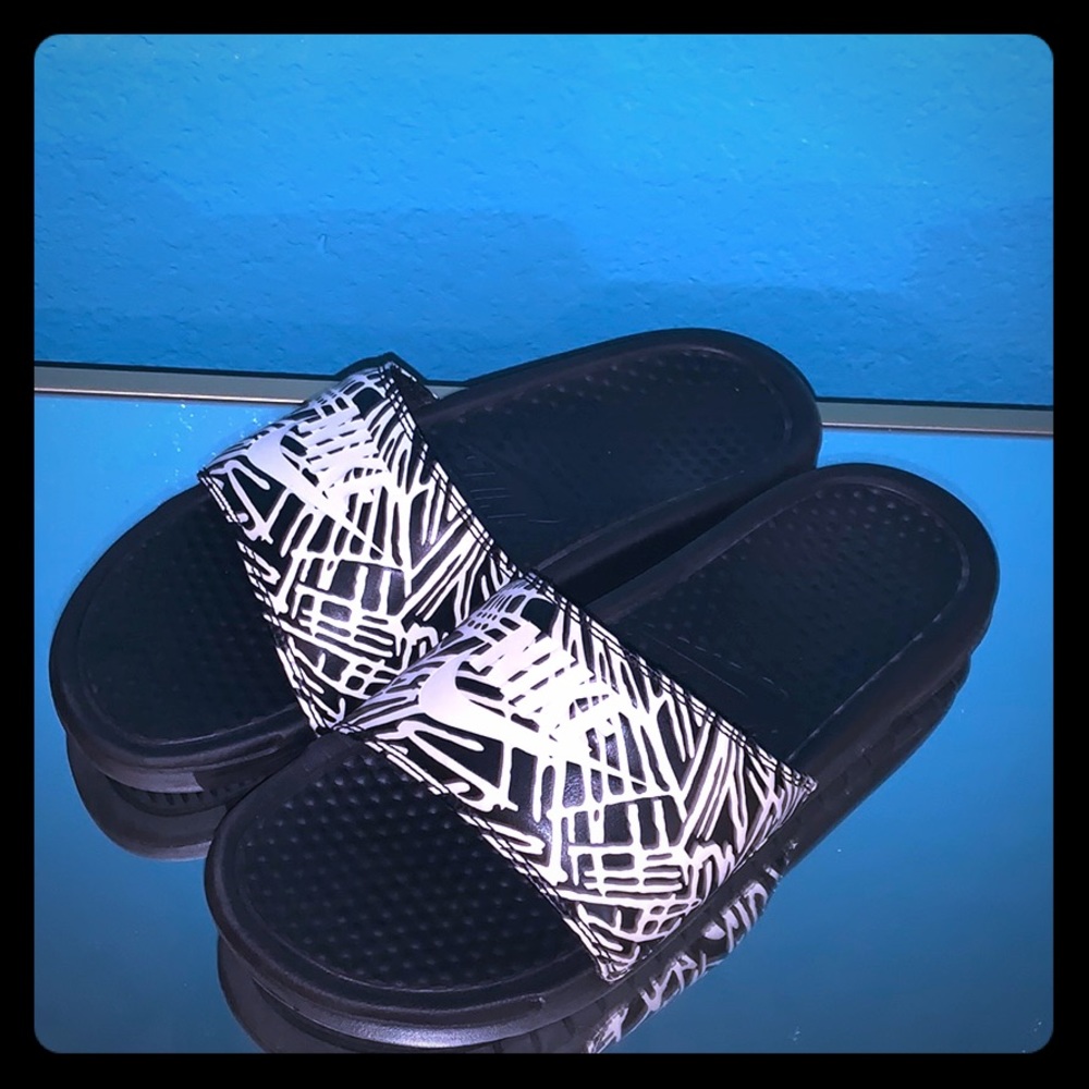 Nike women’s sz 10 Zoom Rival sandals